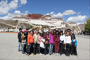 The Management Team Pays a Pilgrimage to Tibet Celebrating the Tenth Anniversary of KEXIN